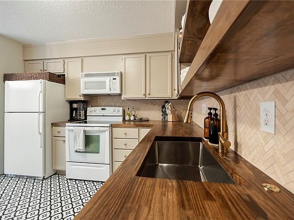 3rd image of 612 Adams St
