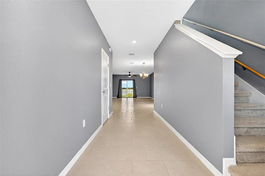 6 bed, 3.0 bath, 2463 sqft, $2,750 — Photo 3
