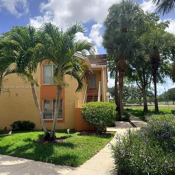 1025 Coral Club Dr — Photo 10
