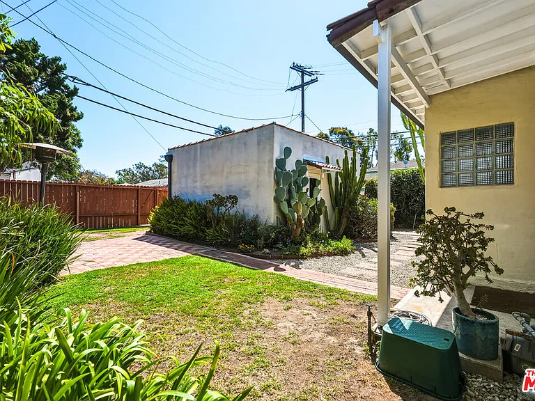2613 Cloverfield Blvd — Photo 33