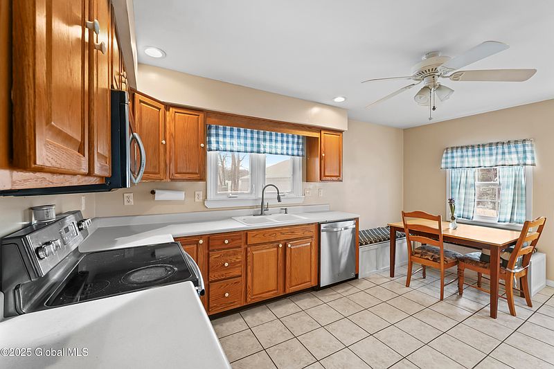 5th image of 1 Barratt Drive