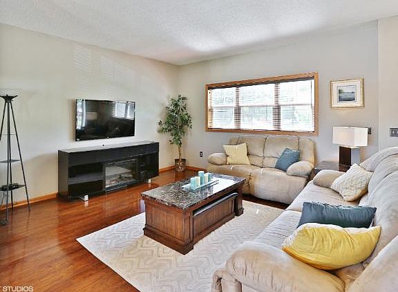 2nd image of 1349 Magnolia Ave #1349