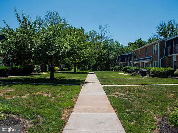 3rd image of 1025 Harbour Dr