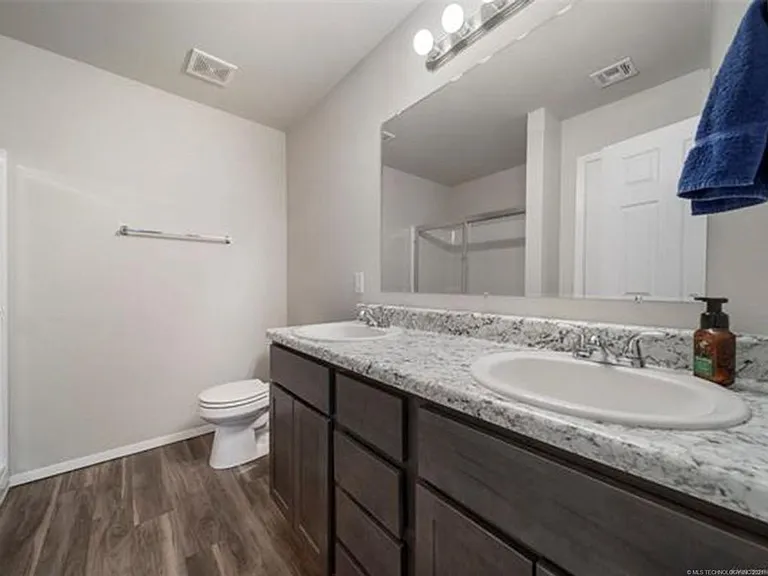 1204 E Quincy St — Photo 20