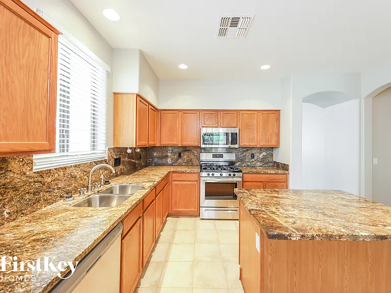 7157 W Kings Ave — Photo 7