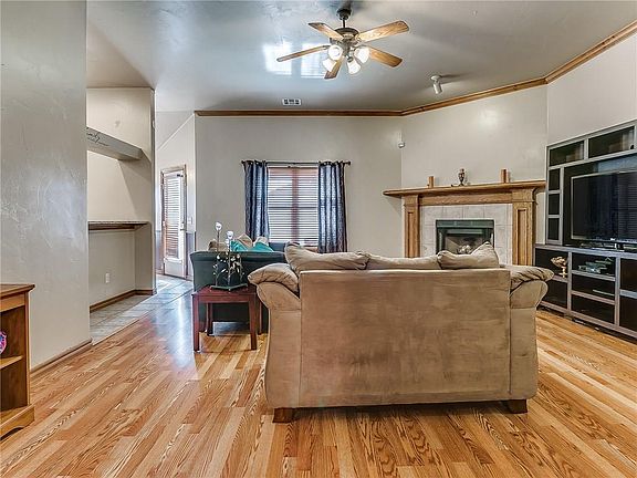 4th image of 648 SW 160th St