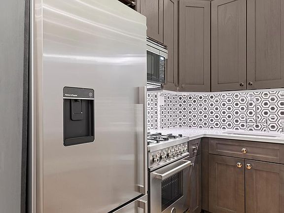 4th image of 232 6th St #3C