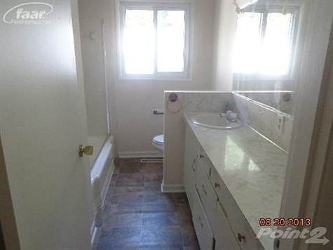 5th image of 833 Cypress Dr