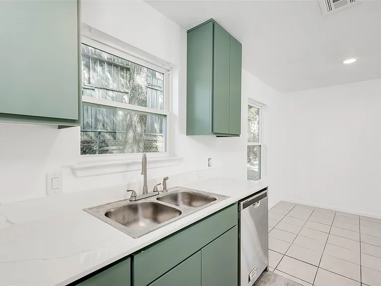 3304 Dolphin Cv #A — Photo 9