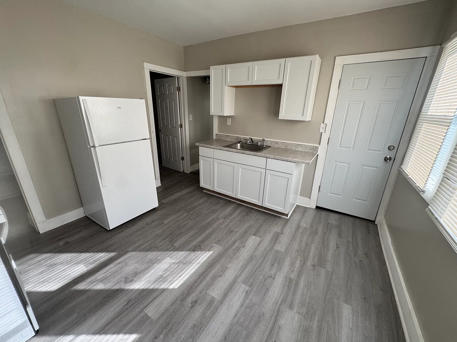 3 bed, 832 sqft, $1,100 — Photo 4