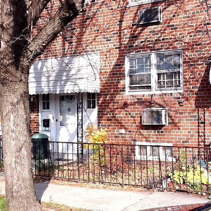 2nd image of 1932 Bronxdale Ave