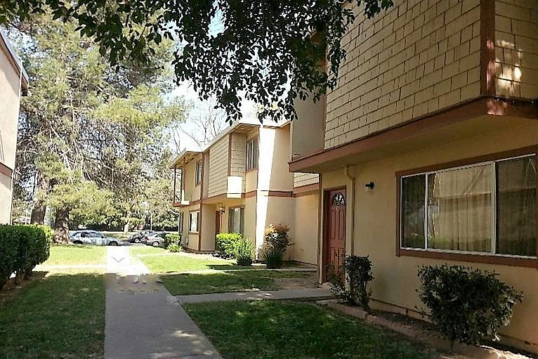 1st image of 710 Northfield Dr APT D