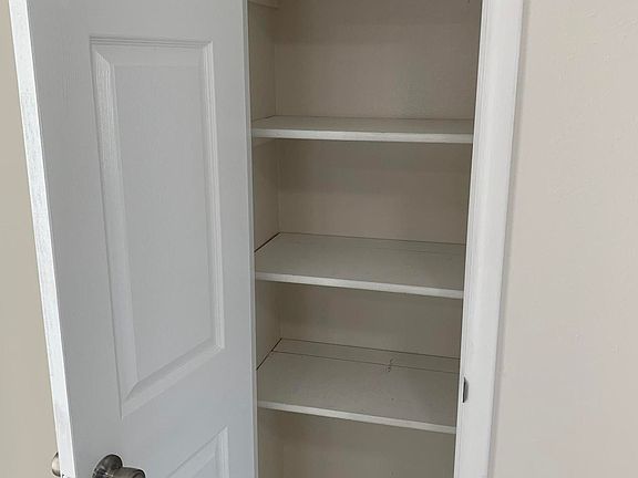 5th image of 165 W Towne Pl #165