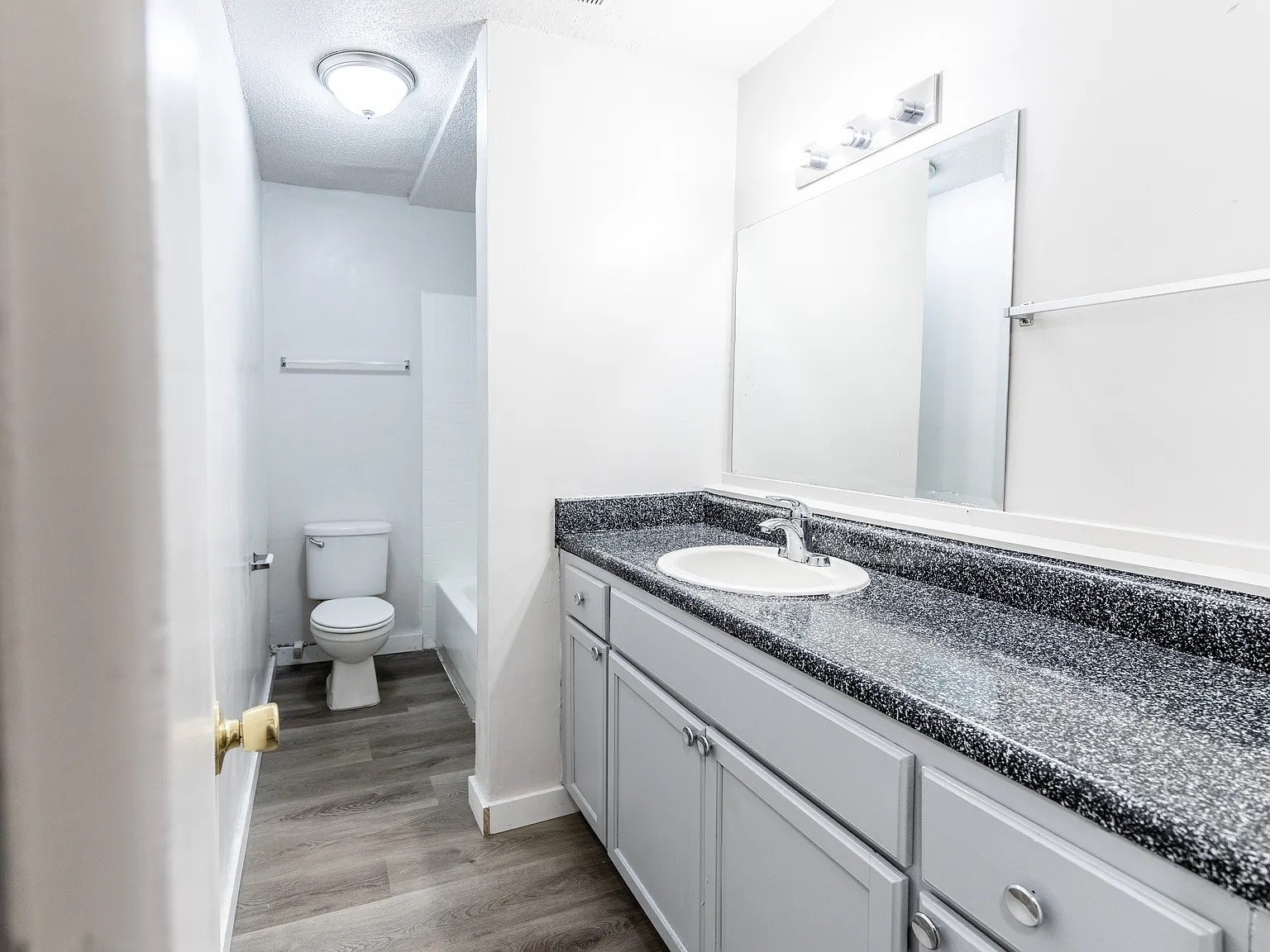 Stonewood Apartments — Photo 3