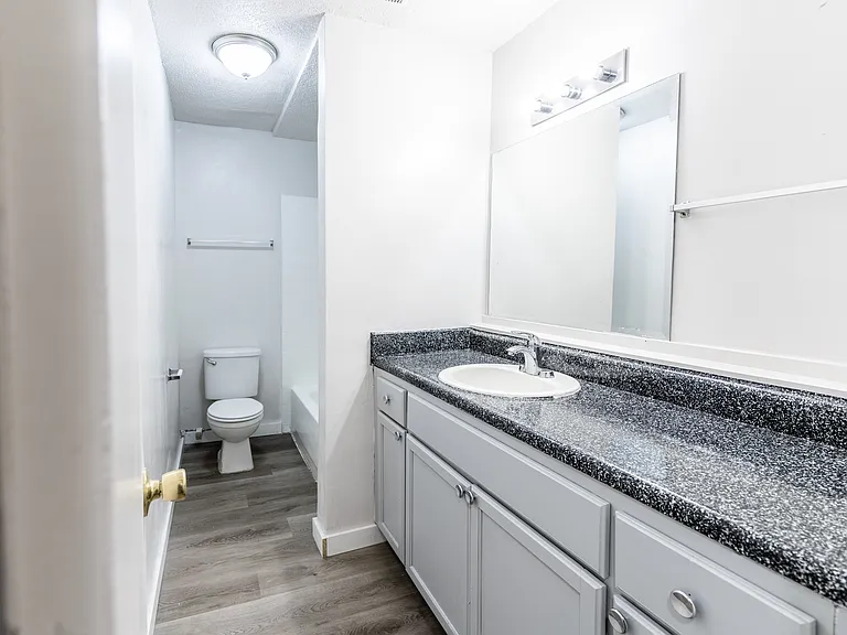Stonewood Apartments — Photo 3