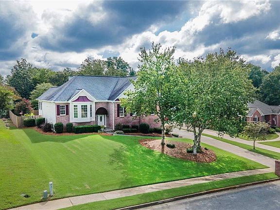 5th image of 3760 Landmark Dr
