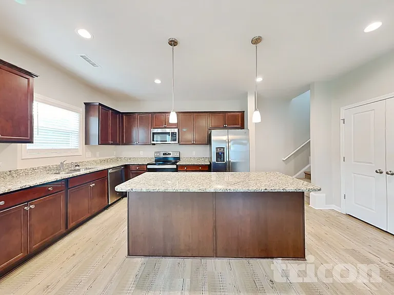20 Evergreen Ln — Photo 3