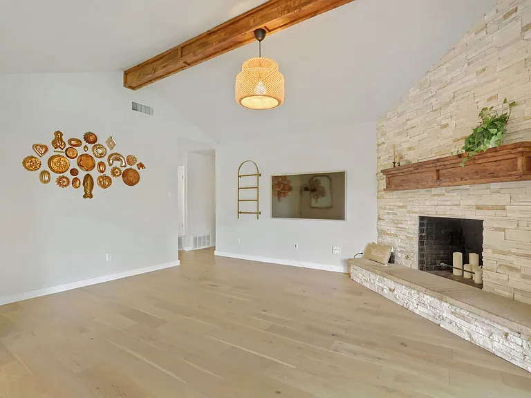 1602 Thornridge Rd — Photo 4