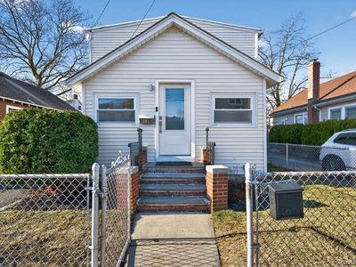 22 Bay Beach Avenue, Bayville, NY, 11709