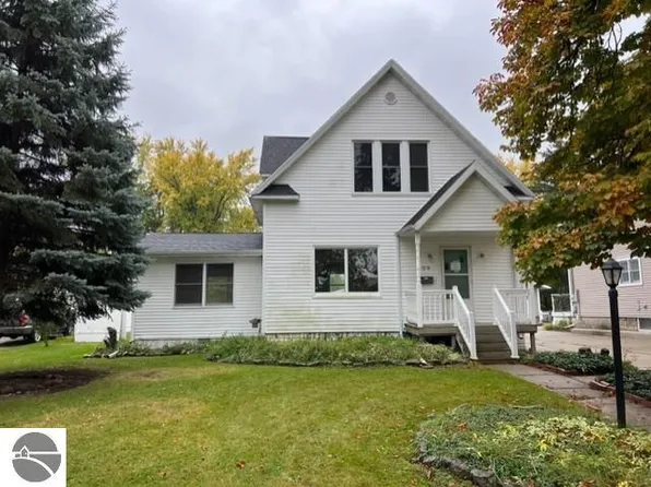 209 Elwell St, Alma, MI 48801