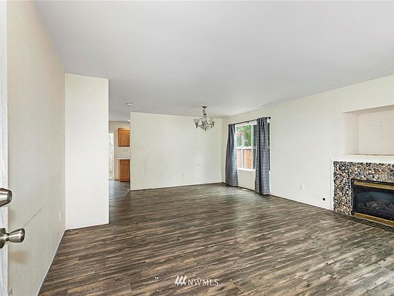 5th image of 5721 Gateway Ln NE