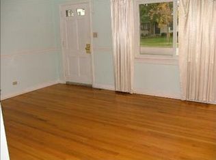 2346 Illinois Rd, Northbrook, IL 60062