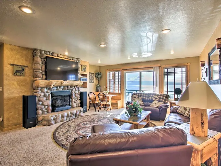 874 N Newberg Pl #3 — Photo 4