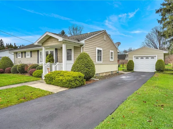 11 Glenwood Dr, Arcade, NY 14009