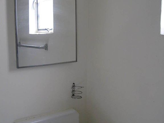4th image of 220 Morningside Dr SE