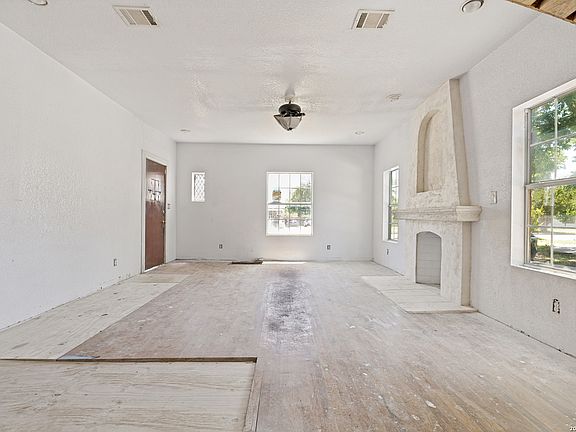 5th image of 1815 W MAGNOLIA AVE