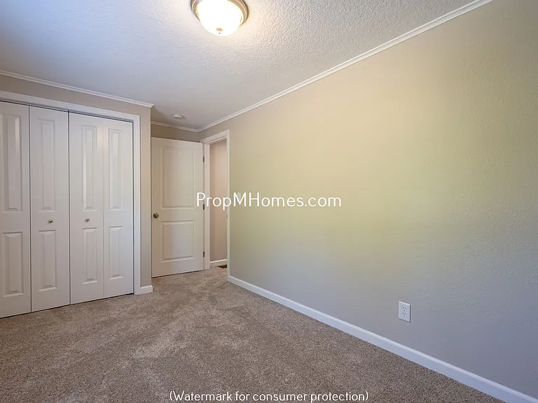 12566 SE 27th Ave — Photo 14