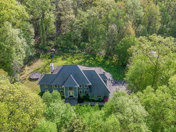 34 Hunters Xing, Burlington, CT 06013