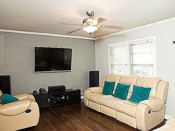4th image of 2137 Camden Dr