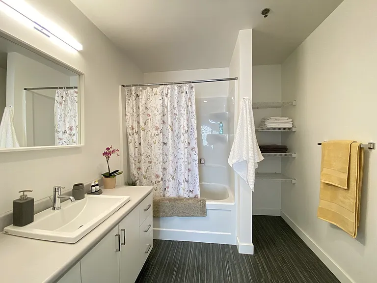 98 Market Ave — Photo 24
