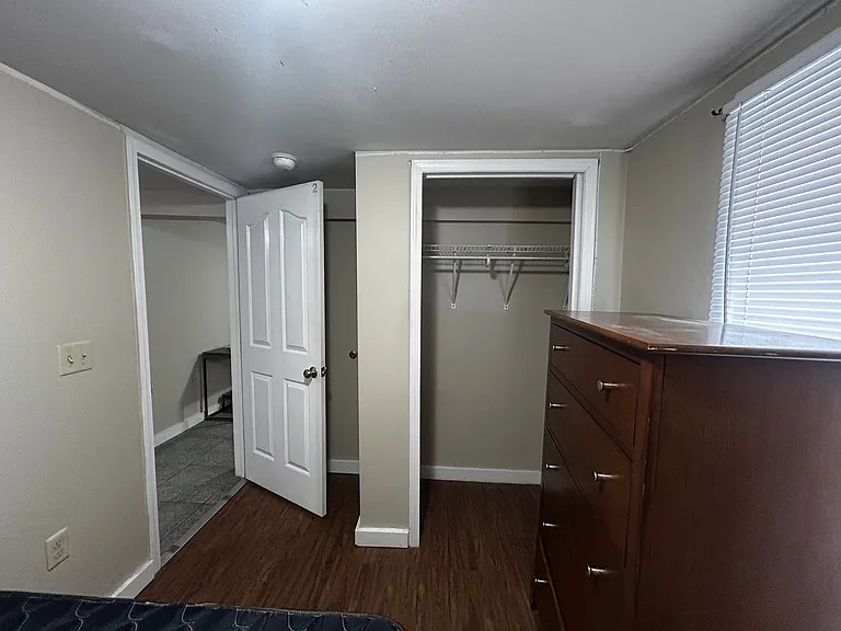 70 Groton Ave — Photo 13