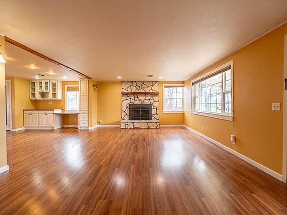 3rd image of 1332 Sacramento Blvd