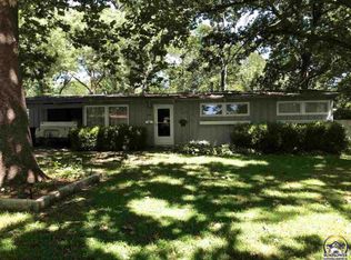 2512 SW Burnett Rd, Topeka, KS 66614