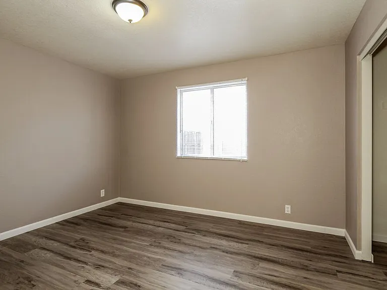 8720 W Tuckey Ln — Photo 11