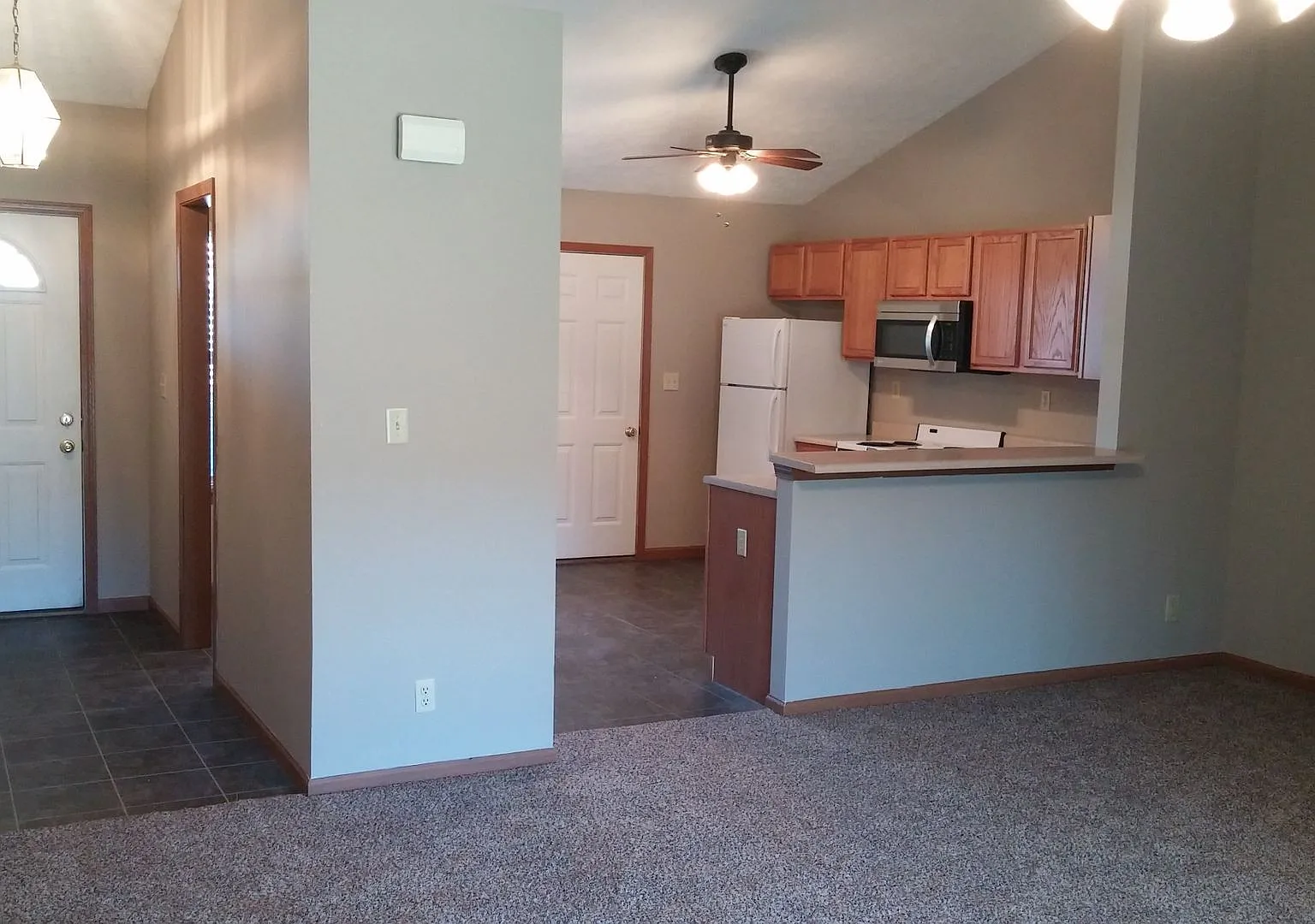 Spacious 2-Bed, 2-Bath Duplex with Attached Garage! — Photo 4