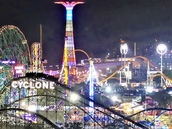 601 Surf Avenue image 4 of 14