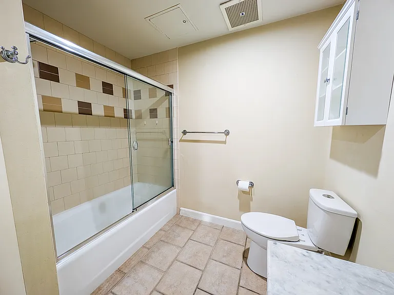 10047 Main St #415 — Photo 16