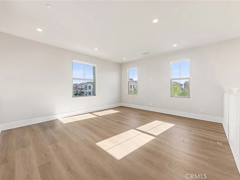 207 Alora — Photo 31