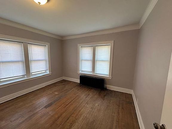 5th image of 1021 W Columbus Dr