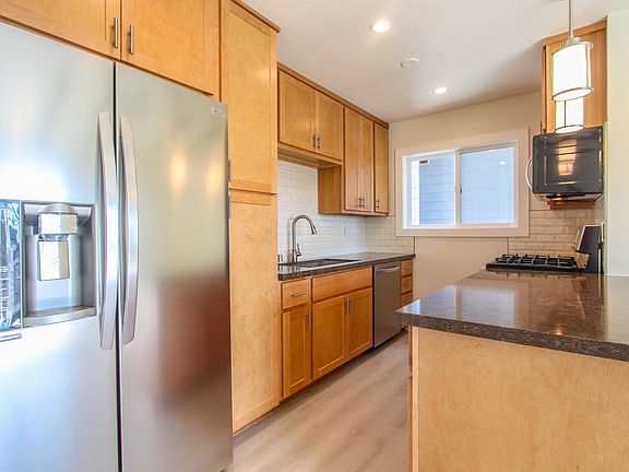 5th image of 25021 La Cresta Dr APT B