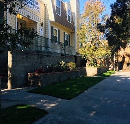 4th image of 1611 S Bundy Dr