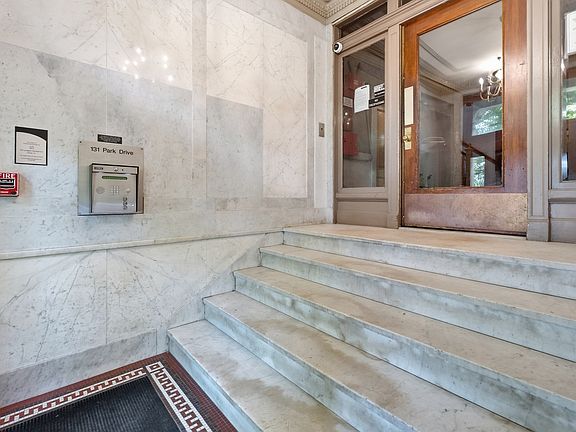 3rd image of 131 Park Dr APT 44