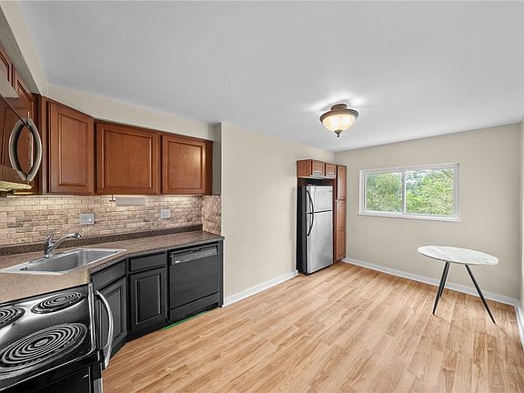 4th image of 1824 Saint Paul St
