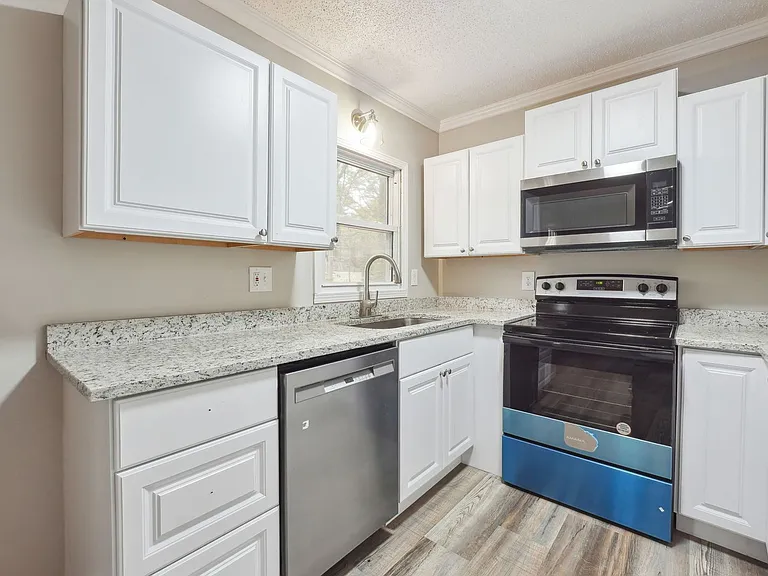 1435 Lanvale Dr SW — Photo 10