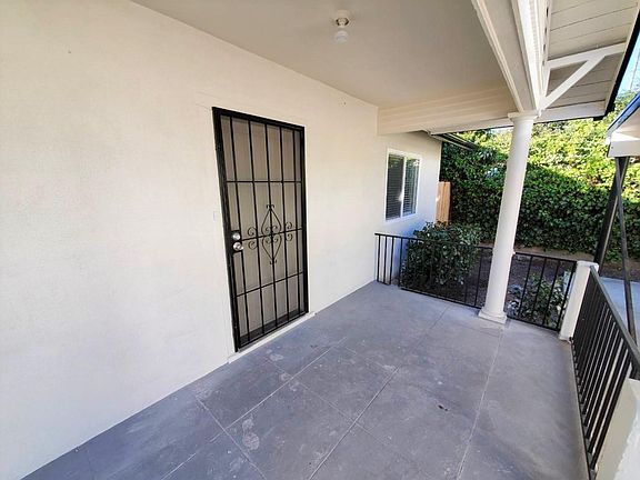 5th image of 1558 Wesley Ave
