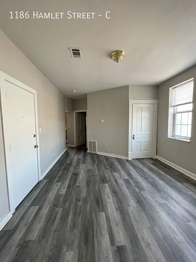 Spacious Two Bed in Downtown Columbus — Photo 2